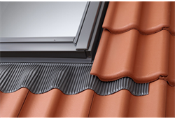 Image for VELUX EDW SK08 2000 Tile Flashing With Insulaltion 114x140cm